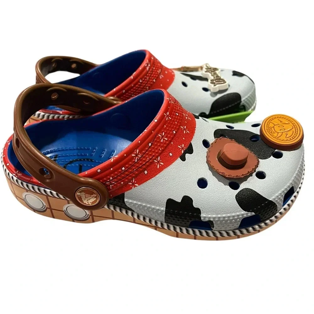 NWT Crocs Toy Story Woody Classic Clogs in size youth 2